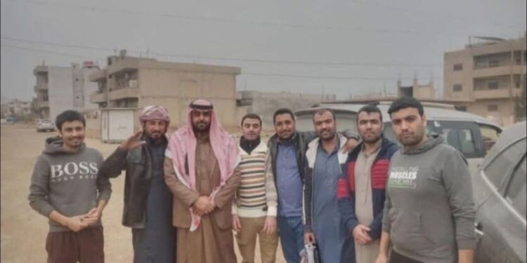 قسد تطلق سراح 5 شبّان من ديرالزور بعد اعتقالهم لعام تعسفياً