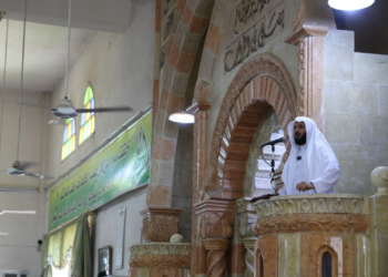 Prominent Saudi Cleric Visits Deir Ezzor, Calls for Unity and Spiritual Resilience in Friday Sermon