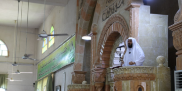Prominent Saudi Cleric Visits Deir Ezzor, Calls for Unity and Spiritual Resilience in Friday Sermon
