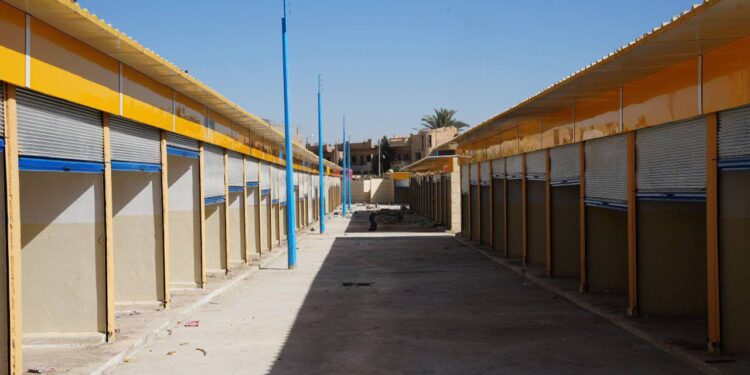 مجلس مدينة الميادين يواصل تجهيز السوق الشعبي