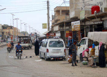 The spread of garbage in the town of Maadan, west of Deir Ezzor , poses a major concern for residents