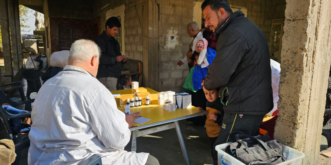 Deir Ezzor Health Directorate Oversees Mobile Clinic Tour in Al-Buamro