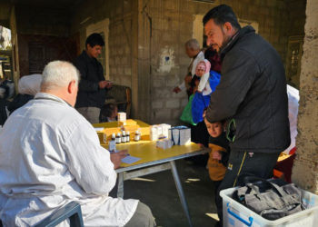 Deir Ezzor Health Directorate Oversees Mobile Clinic Tour in Al-Buamro