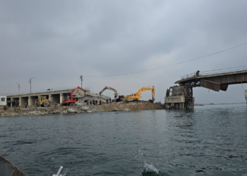 بدء أعمال صيانة جسر المنصور القديم في مدينة الرقة