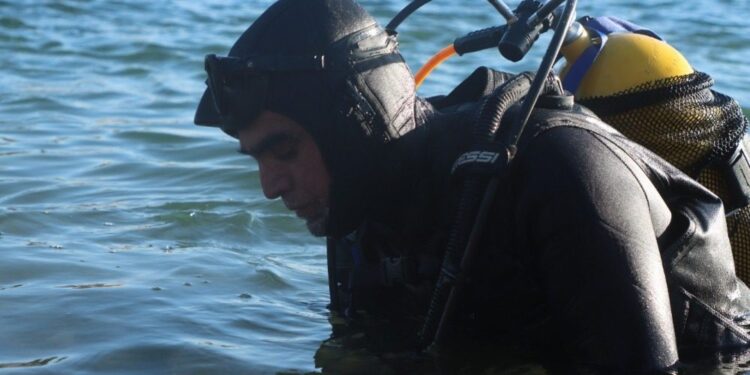 فرق الإنقاذ المائي التابعة لوزارة الطوارئ وإدارة الكوارث في محافظة الرقة