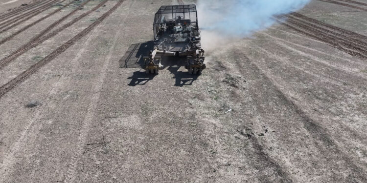 Engineering battalion begins clearing Deir Ezzor desert of mines