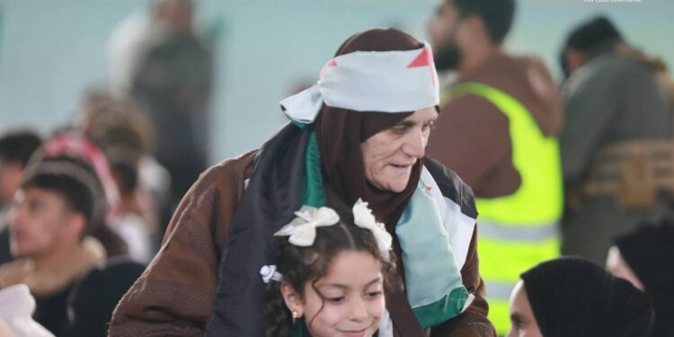 دير الزور تستحضر ذاكرة الثورة في احتفال رسمي وشعبي واسع