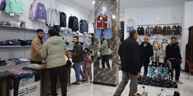 Raqqa Trade Directorate organizes 18 supply violation notes in clothing and shoe markets before Eid al-Fitr