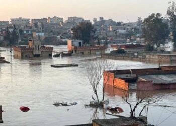 Rescue of those stranded due to floods in the Khabur River in Hasakah
