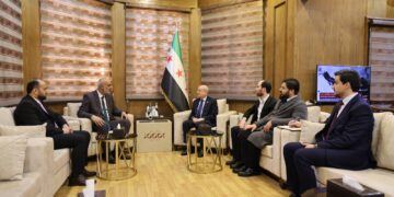 The Minister of Transport discusses with the Governor of Deir-Ezzor the rehabilitation of roads and bridges