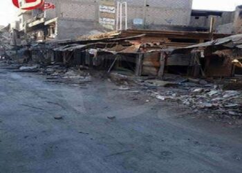 Removing rubble from the goldsmiths’ market in Deir-Ezzor in preparation for its rehabilitation