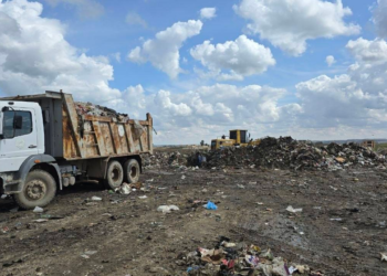 بدء إزالة مكبات النفايات من سرير نهر الفرات في الرقة