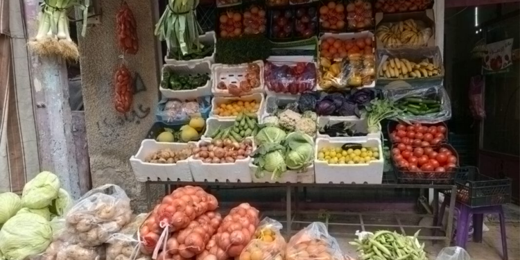 The high prices of vegetables and fruit overburden the people of Raqqa during the month of Ramadan