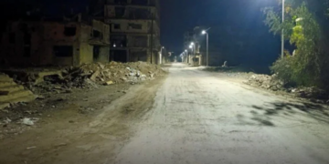 إعادة التيار الكهربائي إلى حيّي الحميدية وخسارات في دير الزور بعد انقطاع دام 9 سنوات