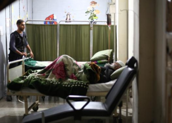 معاناة مرضى السرطان في دير الزور تتفاقم وسط غياب المخابر المتخصصة وارتفاع تكاليف العلاج