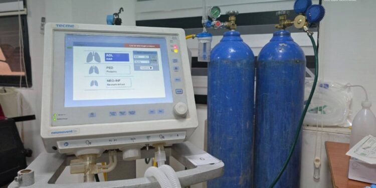 تدريبات مكثفة استعداداً لافتتاح عناية مركزة لحديثي الولادة في دير الزور