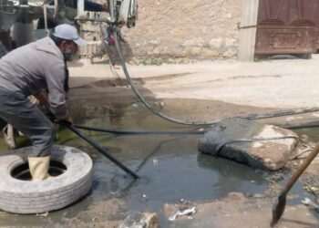 تحسين خدمات الصرف الصحي عبر تدخلات ميدانية في عدة أحياء بمدينة الرقة