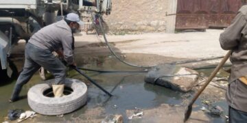 تحسين خدمات الصرف الصحي عبر تدخلات ميدانية في عدة أحياء بمدينة الرقة