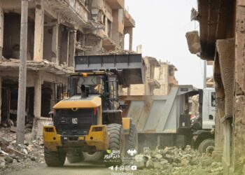 حملة “ربيع ديرالزور” تواصل إزالة الأنقاض وتحسين الخدمات والبنية التحتية في المدينة