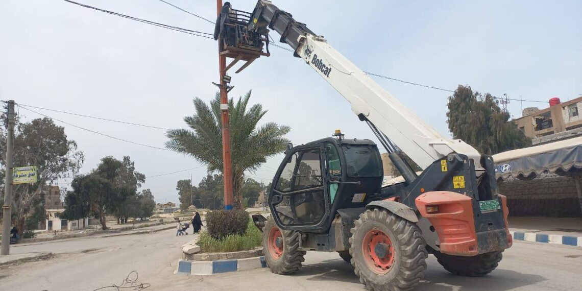 مجلس مدينة الرقة يواصل صيانة الإنارة ويطلق خطة لتحسين الطرق والمظهر العام