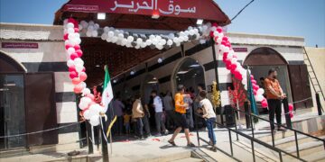 افتتاح “سوق الحرير” في الطبقة لتنشيط الحركة التجارية ودعم الاقتصاد المحلي