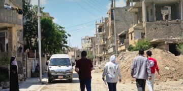 مجلس مدينة دير الزور يواصل الكشف على المنازل المتضررة في حي المطار تمهيداً لإعادة تأهيلها