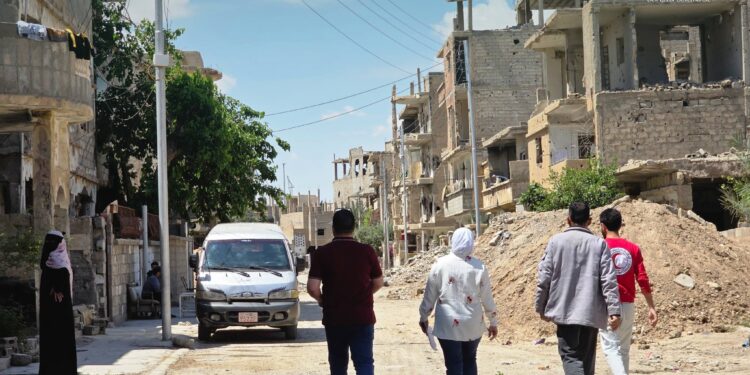 مجلس مدينة دير الزور يواصل الكشف على المنازل المتضررة في حي المطار تمهيداً لإعادة تأهيلها