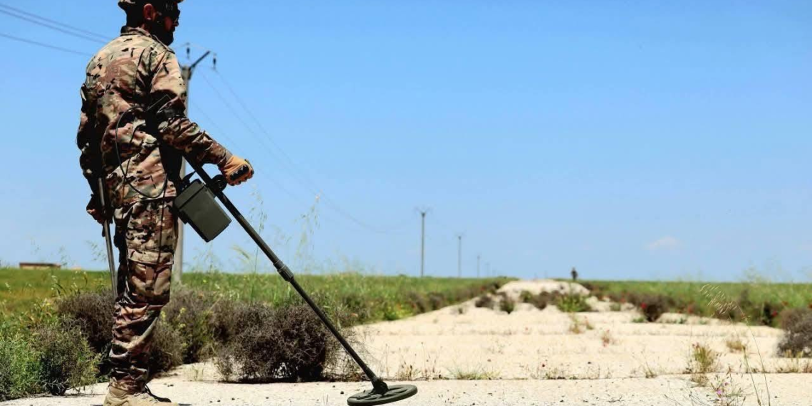Engineering units continue to remove mines and remnants of war in Raqqa countryside