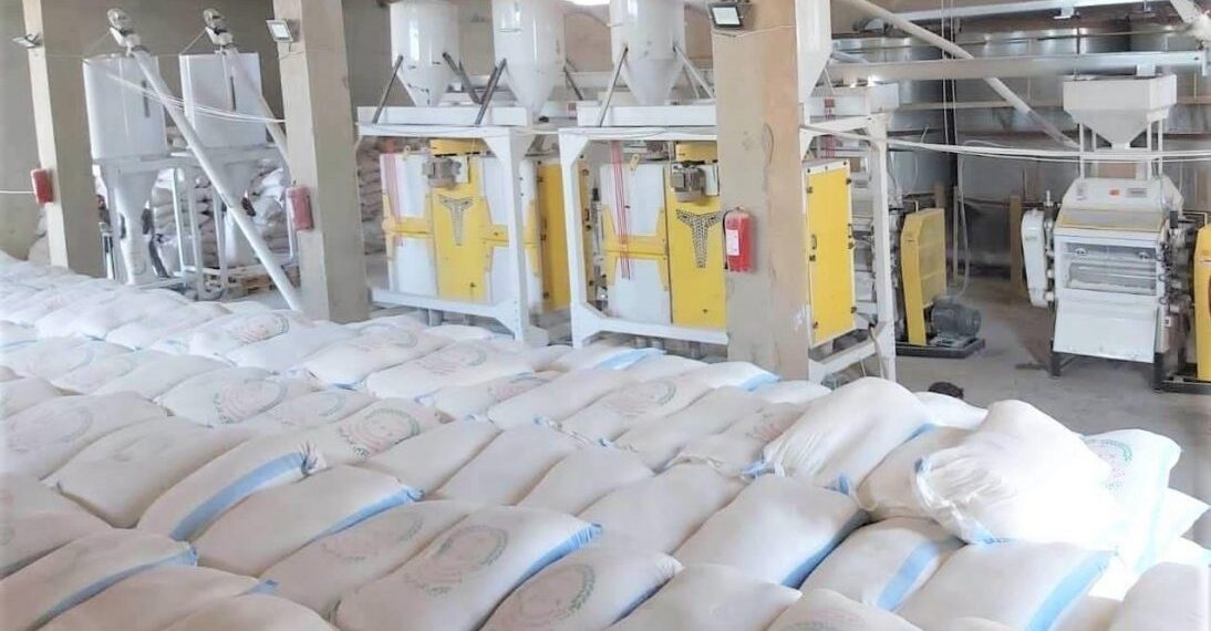 ضبط 2.7 طن من الدقيق التمويني المخالف وإغلاق مطحنتين بدير الزور