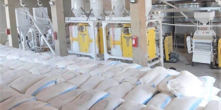 ضبط 2.7 طن من الدقيق التمويني المخالف وإغلاق مطحنتين بدير الزور