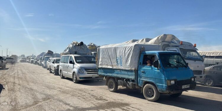 انطلاق قافلة جديدة تقل 1200 عائلة نازحة من الحسكة إلى عفرين