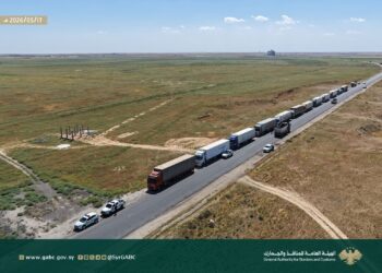 انطلاق أول قافلة ترانزيت من تركيا إلى العراق عبر الأراضي السورية مروراً بمنفذ تل أبيض