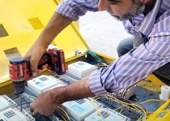 شركة كهرباء الرقة تواصل تركيب العدادات الإلكترونية في حي التوسعية