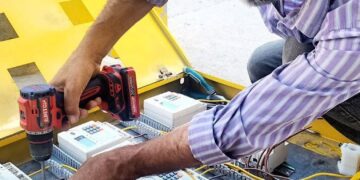 شركة كهرباء الرقة تواصل تركيب العدادات الإلكترونية في حي التوسعية