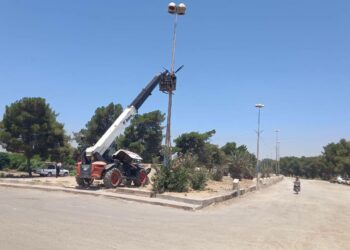 استكمال إنارة المدخل الجنوبي للرقة تمهيداً لافتتاح الجسر الجديد