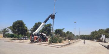 استكمال إنارة المدخل الجنوبي للرقة تمهيداً لافتتاح الجسر الجديد