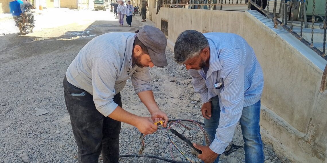 ورشات اتصالات دير الزور تواصل صيانة الشبكة وتعيد الخدمة لمشتركين في حي الحميدية