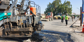 مجلس مدينة الرقة يواصل صيانة وتزفيت الطرق لتحسين البنية التحتية