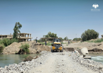 The Technical Services Directorate begins the rehabilitation of the earthy bridge connecting the Kanamat and Hawijat Sakr neighborhoods in Deir Ezzor