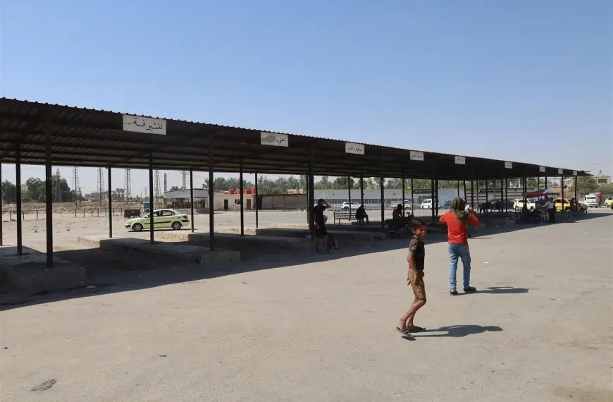 إضراب سرافيس الحسكة يتواصل لليوم الثاني احتجاجاً على إلغاء المازوت المدعوم